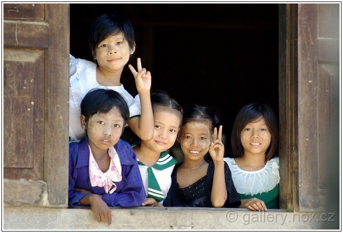 IMGP4137s.jpg - Myanmar © Marian Golis (2010)