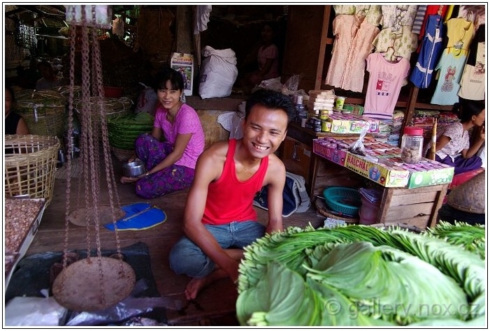 IMGP5025s_R.jpg - Myanmar © Marian Golis (2010)